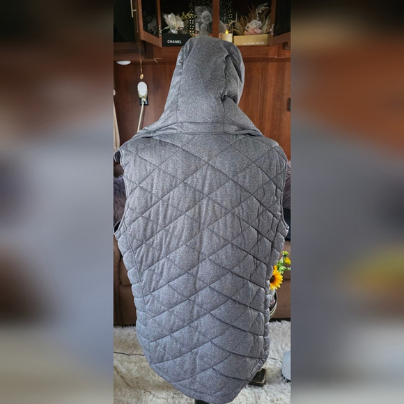 Tek Gear Women's Gray Quilted Vest - Picture 4 of 7
